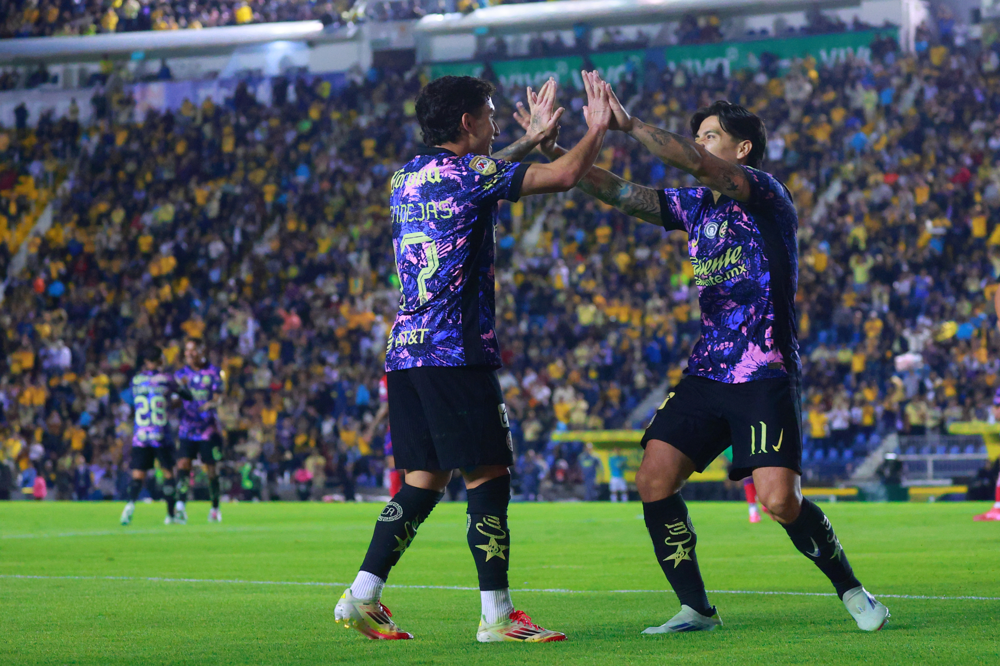 América derrota al Atlético de San Luis y sigue en el liderato de la ...